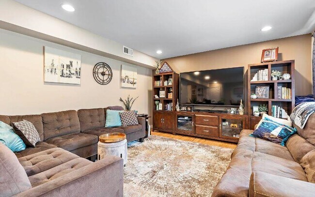 Building Photo - 741 10th St