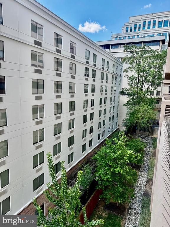 Building Photo - 1301 N Courthouse Rd