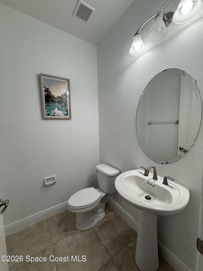 Building Photo - 7782 Paragrass Ave