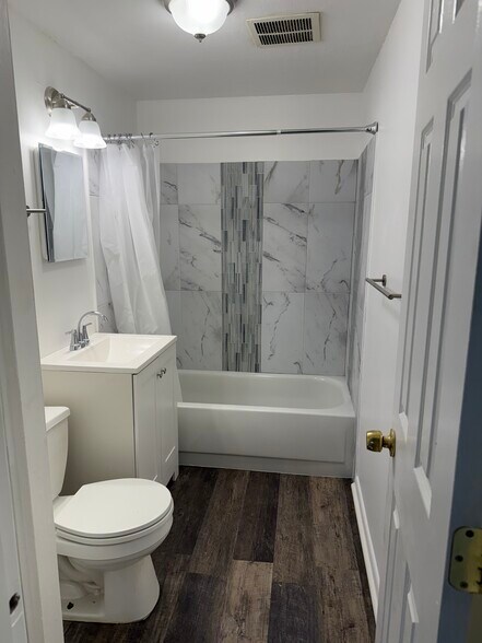 Bathroom - 349 Hildreth St