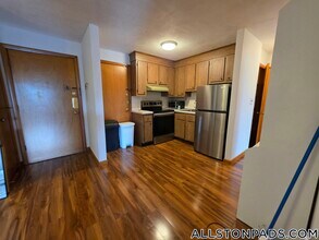 Building Photo - 28 Brentwood St