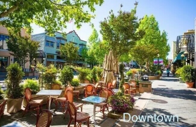 Building Photo - 280 Easy St