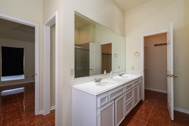 Building Photo - 2330 Sunflower Ln