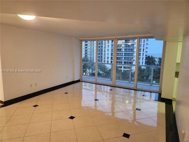 Building Photo - 5900 Collins Ave