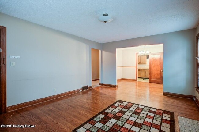 Building Photo - 210 Browns Ln