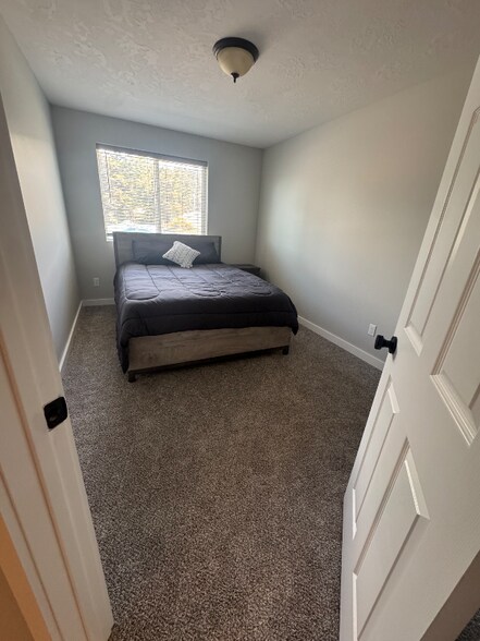 Building Photo - 427 SE Inlet Ave