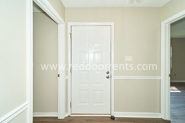 Building Photo - Coming Soon! Cozy Retreat in Indianapolis