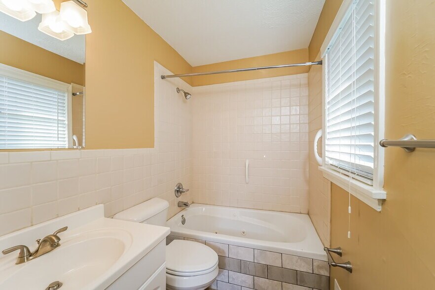 Building Photo - 6506 Missionary Ridge Dr
