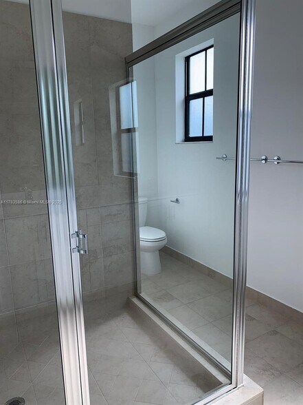 Building Photo - 1631 SW 28th St