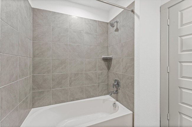 Building Photo - 14706 Sweetwater Dr