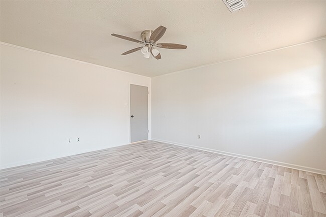Building Photo - 1015 Sugar Lakes Dr