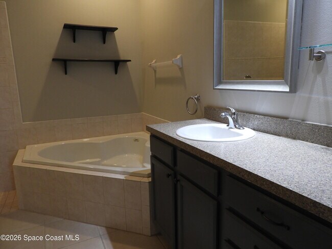 Building Photo - 552 Wedge Ct