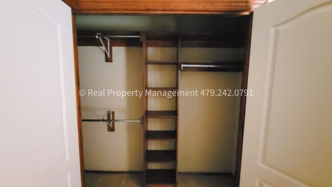 Building Photo - COMING IN JULY! Beautiful 3 bed/2 bath Hom...