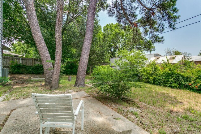 Building Photo - Renovated House in Irving • Great Location