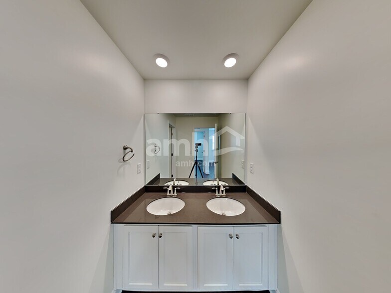 Building Photo - 551 Rivermist Dr