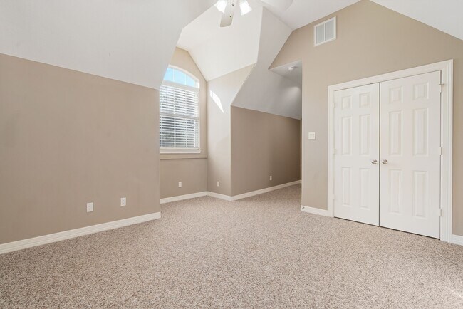 Building Photo - 3062 Lake Island Dr