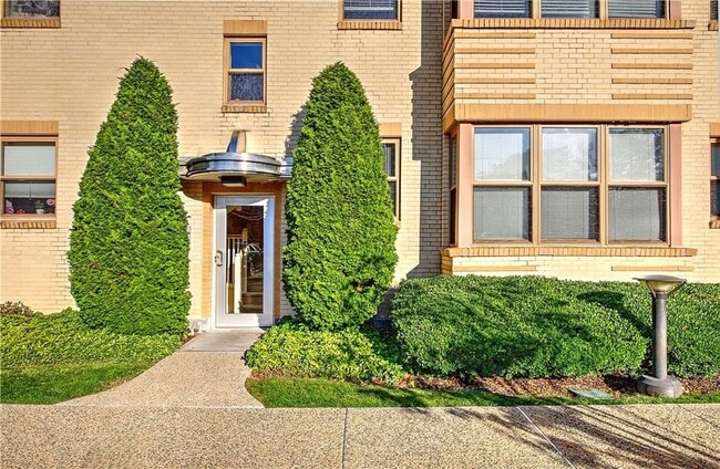 Building Photo - 1180 Narragansett Blvd