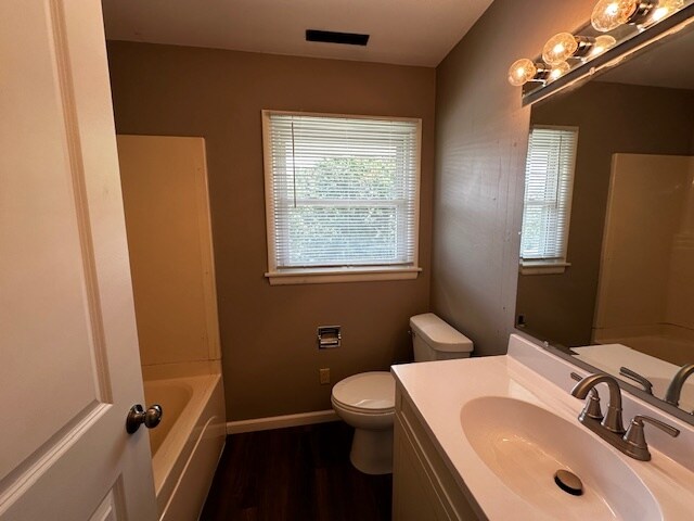 Building Photo - 610 Greenwood Dr