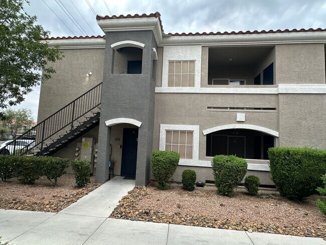 Building Photo - BEAUTIFUL 3BD/2BATH CONDO!