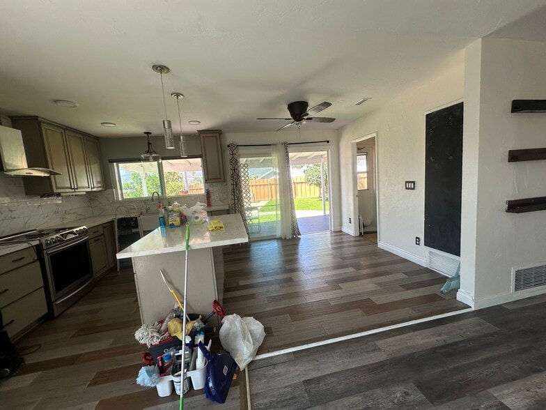Building Photo - 9230 Pine Valley Dr
