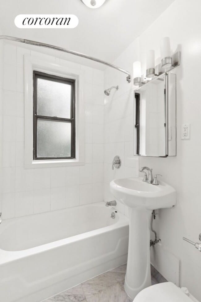 Building Photo - 49 Willow St