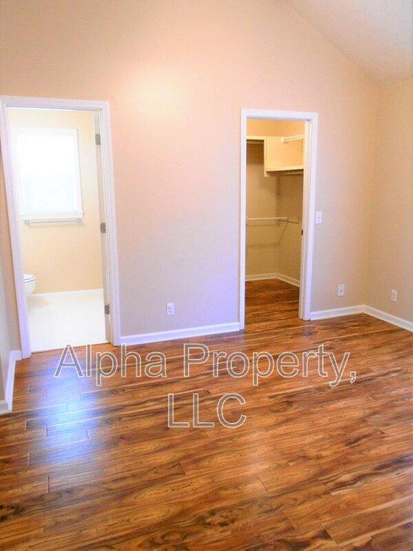 Building Photo - 305 Fairdale Dr