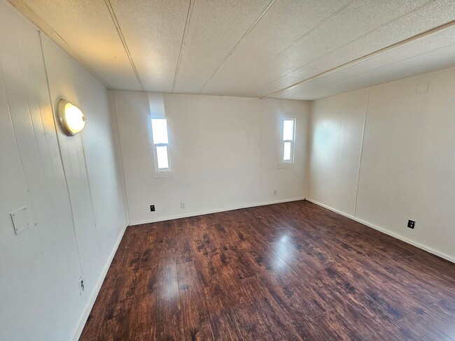Building Photo - 4179 Airway Dr NE