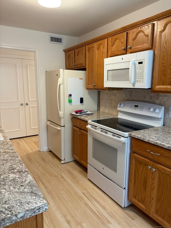 Building Photo - 457 Heritage Vlg