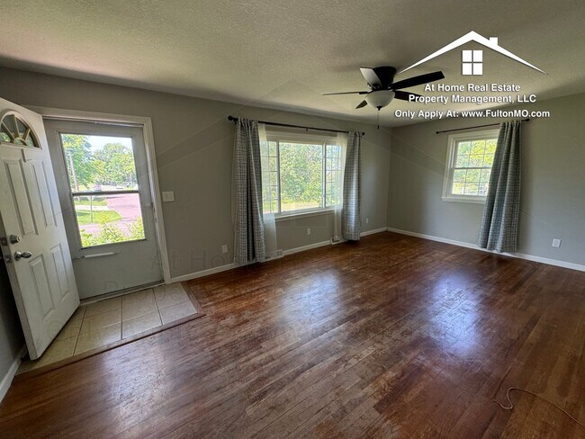 Building Photo - 1304 Bradley Ln