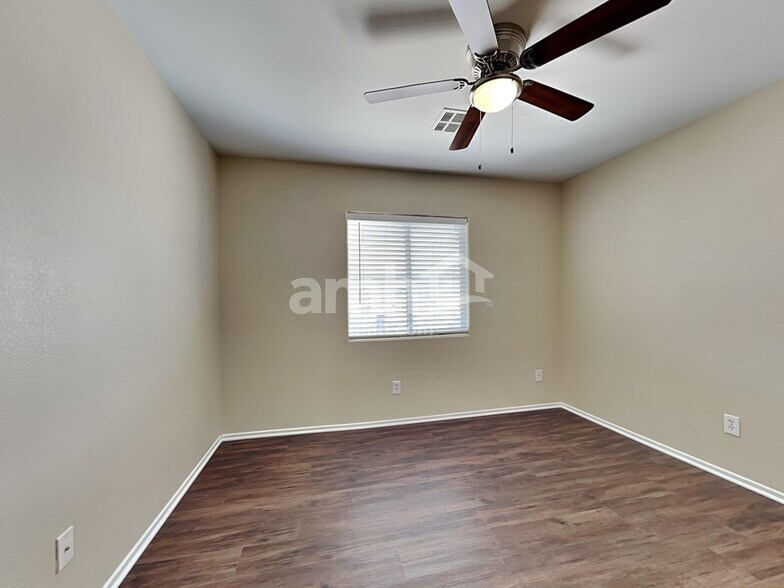 Building Photo - 10246 Massachusetts Ln