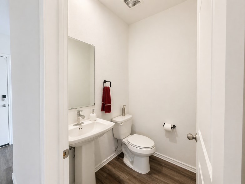 guest restroom - 5207 Twin Acorn Ct