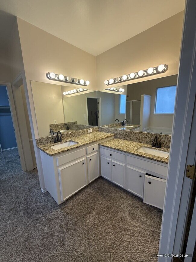 Building Photo - Stunning Home with Premium Upgrades and Modern Comforts!