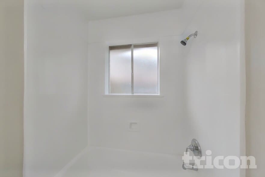 Building Photo - 14831 Waterside Dr