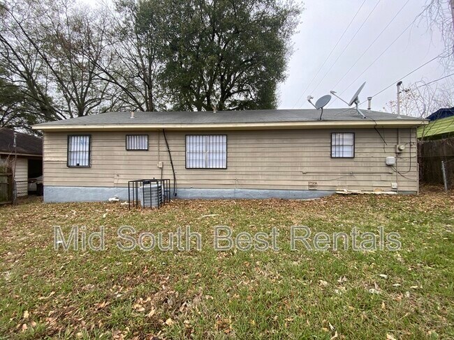 Building Photo - 3988 Oakshire St