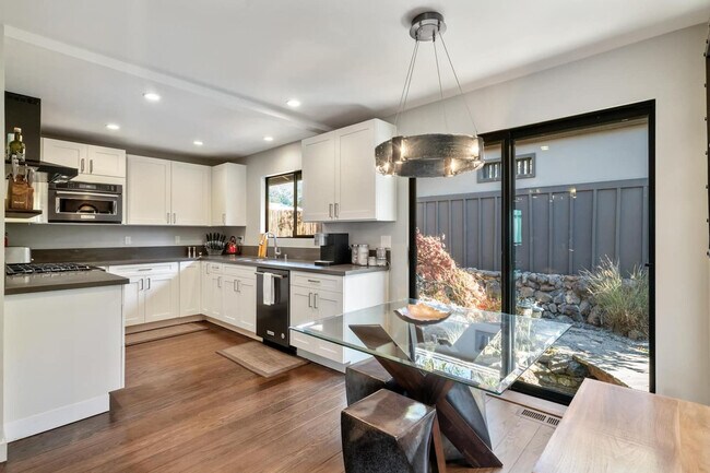 Building Photo - 22 Gravatt Dr