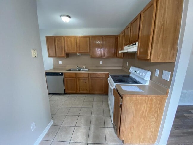 Building Photo - 2807 Cantabrian Dr