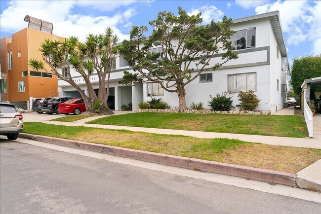 Building Photo - 2464 Penmar Ave