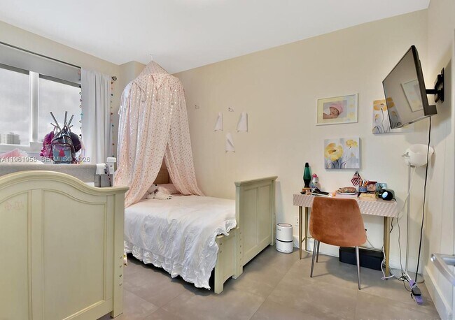 Building Photo - 888 Biscayne Blvd