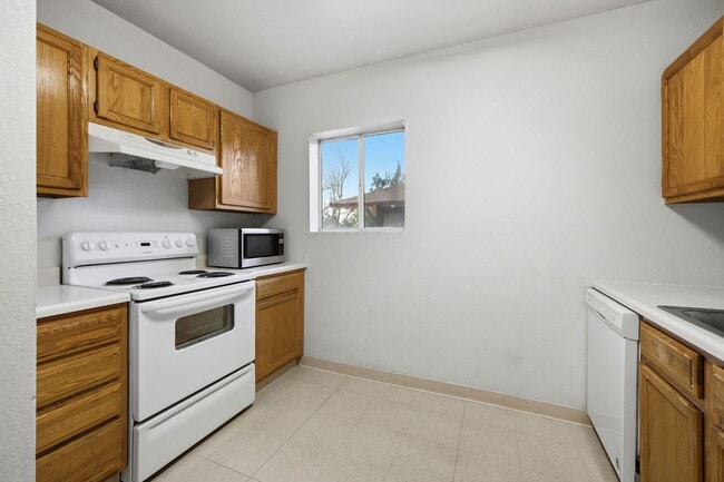 Building Photo - 1619 11th Ave