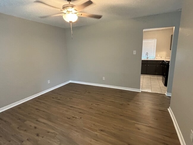 Building Photo - 145 Courtaulds Ave