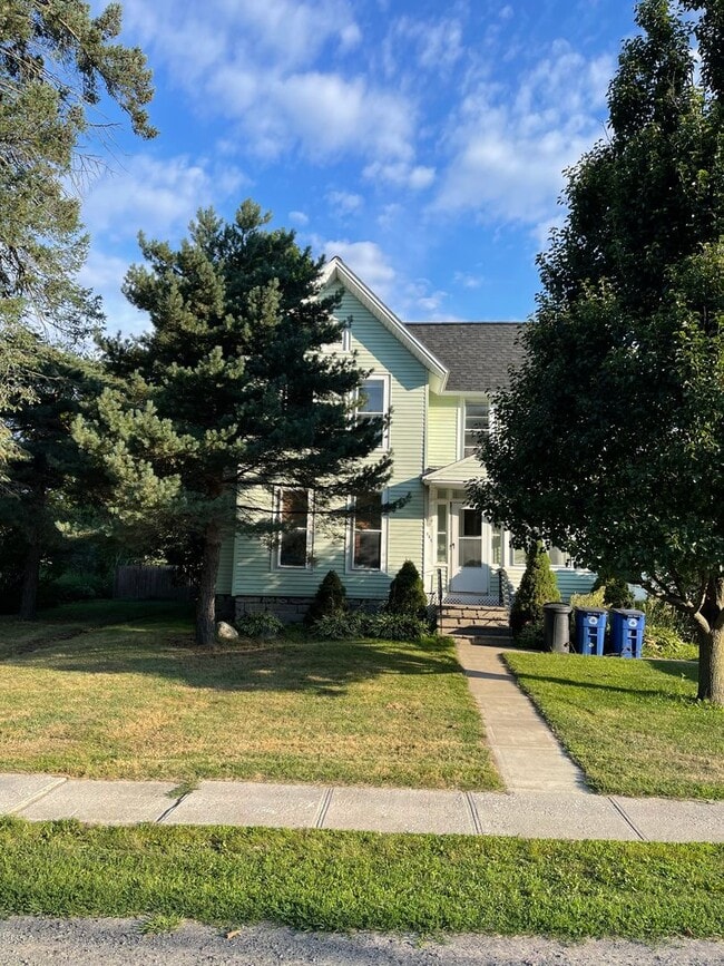 Building Photo - Village of Black River 4 /5 Bedroom Home w...