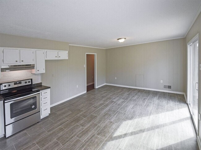 Building Photo - Fully updated 3 bed, 1.5 bath home with wonderful curb appeal north of Memphis.