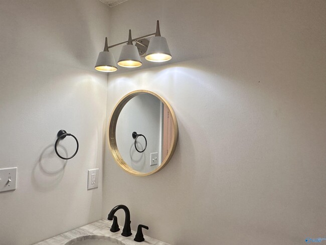 Building Photo - 9727 Wallwood Dr SE