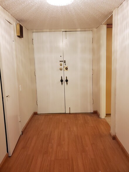 Building Photo - 4200 Laurel Canyon Blvd