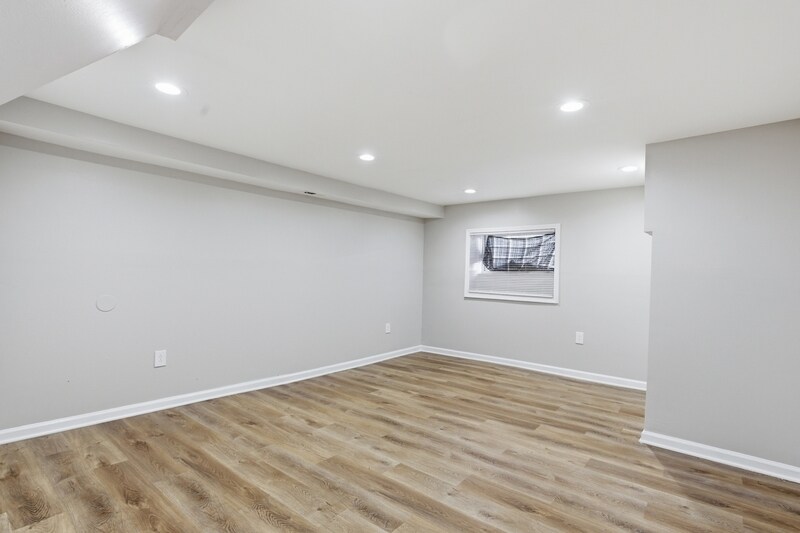 Building Photo - 2429 Barclay St