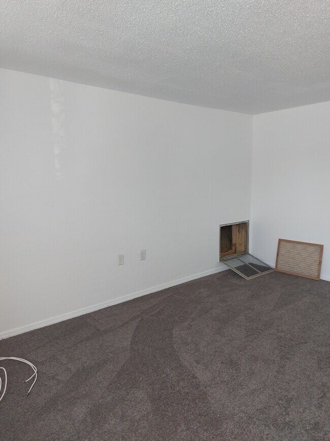 Living Room - 5117 Beacon Hill Dr