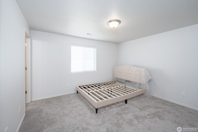 Building Photo - Never been rented before new home in Mae Valley, 3 bed 2 bath house