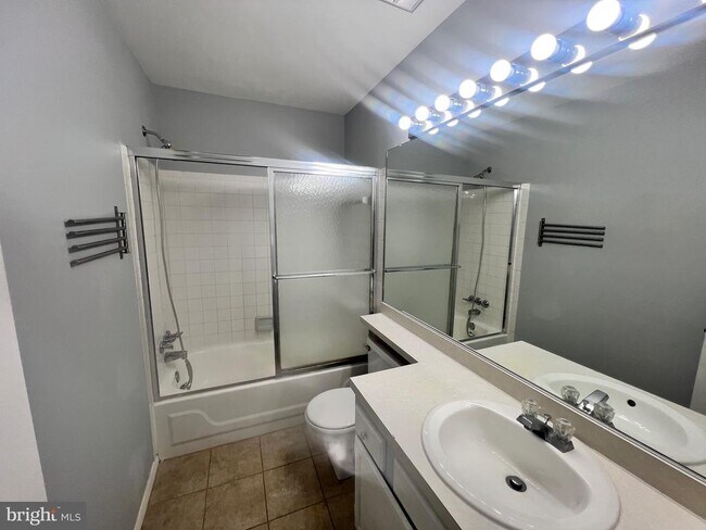 Building Photo - 8141 Needwood Rd