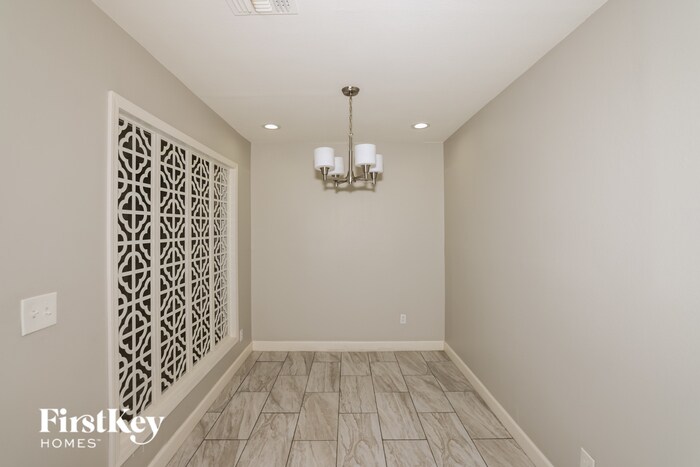 Building Photo - 1832 E Monterey Way