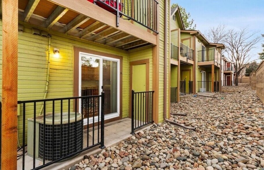 Building Photo - 61 S Sable Blvd